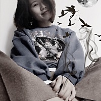 如果有什么是女孩子一定要懂的道理 那么应该是 爱情是你的社交生活 而不是生活 结婚生子是你的人生选择 ...