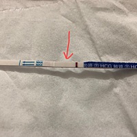 有经验的孕妈，帮忙看看，我这样是有了吗？我今天早上十点多起床测的，很淡很淡的水印，是有了吗？末次...