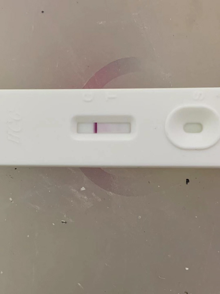 月经推迟一个星期 先测的早孕试纸后来测的排卵试纸 是怀孕了吗？