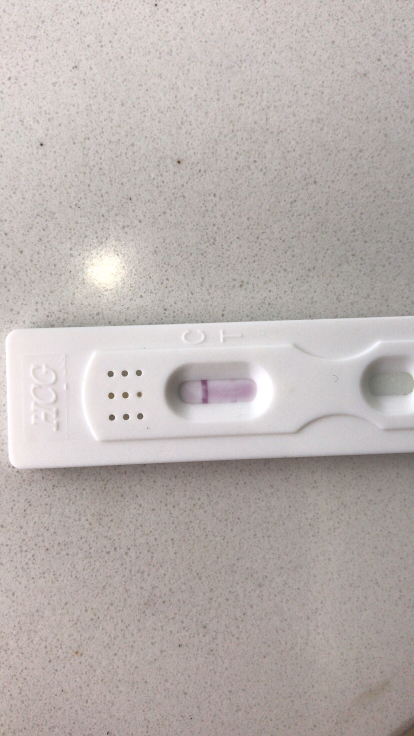 例假推迟四天，今天测了刚开始大白板，有四五分钟左右隐隐约约能看的到第二条线，不知道是不是有戏了……