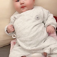 我家女儿从月子里到现在3个月 基本每天晚上10点睡，偶尔有段时间睡觉异常（比平时晚1-2小时）起床时间基...