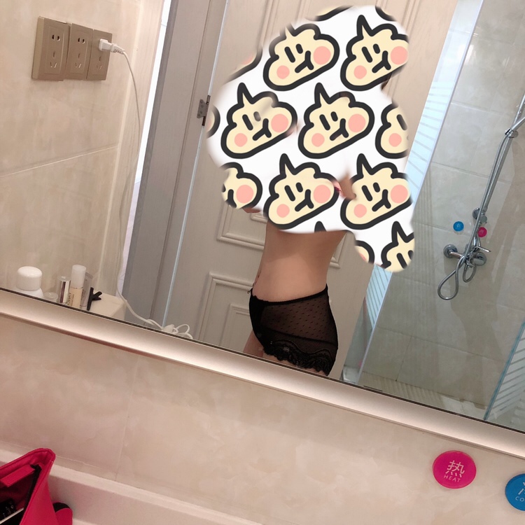 這是今天第16天的我啦，雖然差不多瘦回孕前了，但是體重還沒下降到孕前，早上稱了一下49公斤，懷孕前是46公斤左右，生產之前是61公斤，不過肉肉還是沒以前緊緻，只有等到出月子再鍛煉腹部啦