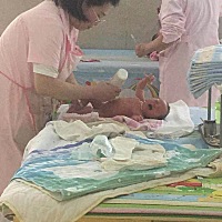 我家的猪宝宝每次吃完奶要睡三四个小时