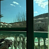 住进来第四天 就今天天气不错 吃饱了  发个图