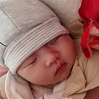 一个人带宝宝真的好辛苦啊！连饭都吃不到，月子也没有做好，宝宝也没有带好，还没有满月都送医院了，感...