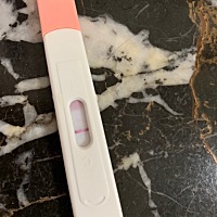 2-7号~12号是末次月经 周期是28天 3月还没来月经，可是验孕棒照片阳性 请问下一步我应该怎样做