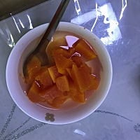 我的月子餐，几乎每天小米粥，鸡蛋，排骨汤或者鲫鱼汤，水果就木瓜，香蕉，火龙果煮完吃，第18天，加油