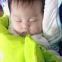 2个多月的宝贝，乖的让妈妈心疼，每天晚上都是11点多睡觉，一觉睡到7点多醒，自己醒了也不哭，看到...