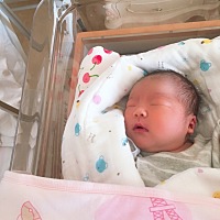 闺女提前20天剖腹产，还打算38+2剖结果刚足月就剖了，害怕进新生儿科不过宝宝挺给力的我们没去😬...