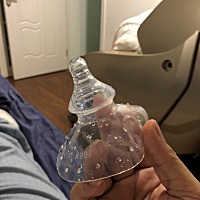 这个护奶器真的是人类最伟大的发明之一，好用到爆，有了它之后再也不怕婴幼儿把NT咬破流血了，超级推荐...