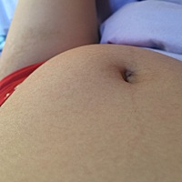 15周每天睡醒平躺着都鼓起硬硬的把肚子都顶偏了，还会游动