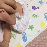 不知道为什么尿不湿老往下掉，是小还孩子不老实，你们的有这种情况吗，