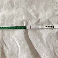 这个月7号应该来大姨妈的，不过前两天胸疼，昨天和今天明显感觉腰疼，上上个月也是晚了四天，今天早上测...