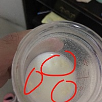 有没有宝妈买过海外德国版PRE段奶粉～我在某东买的开罐一股酸奶味～冲泡也总有结块不溶解