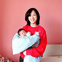 30天了，最近一周每天晚上7点到9点左右会哭闹，怎么哄都哄不好，不是饿也不是冷热，不知道咋回事