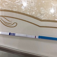 早上测没有，扔到水池了，结果晚上回来看到试纸有轻微第二条线，这个是中了吗？周日来例假应该，今天周三。