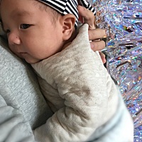 请问有经验的宝妈，肠绞痛要持续到三个月吗？飞机抱什么都没有用，你们有没有什么妙招啊！跪求！！！哭...