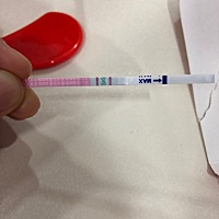 昨晚测的排卵试纸，亲们帮忙看看，是属于强阳了吗，现在上班来了，只能晚上在测了