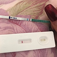 这是什么情况啊   这次双杠眼的我真心看不懂了。帮帮忙吧。帮我看看 是验孕纸坏了吗