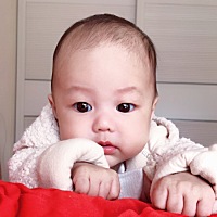 快三个月啦！前两天体检社区体检医生说宝宝可能有点缺钙性漏斗胸（胸口有个小小窝），让满三个月去市妇...