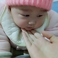 看着宝宝长得像自己就放心了😂🙈