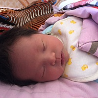 宝宝出生八天了，每天都有不同的变化。