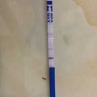 月经上月13号末，  今天14号测了就这样，是有了吗，一深一浅的？