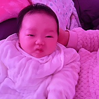 各位宝妈有没有宝宝晚上哭的。  我家这个小家伙在晚上一哭就是两三个小时这是啥情况呢求办法