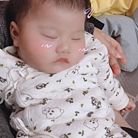 一觉醒来鼻子塞住了 去看医生只开了三包冲剂和三支口服液 喂她喝药一个劲的哭 第二天鼻塞更严重 那么点...
