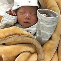 我的小宝贝第二天，今天早上起来差点抓成小花脸咯😚