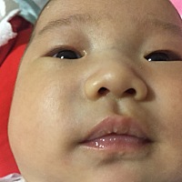 两个月了。 这几天开始咬手指了。臭宝宝