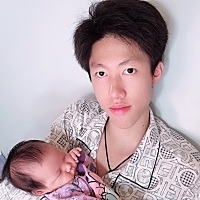 哥哥帅还是爸爸帅 这是哥哥 这是爸爸