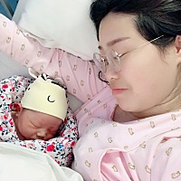 报喜了，感谢亲朋好友兄弟姐妹们对我的关心😄😄😄😄，三月14号凌晨见红，喜得一只7斤九两猪...