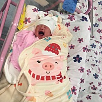 昨天39+2剖腹产小猪佩奇。真是太痛了，特别是缝针死劲拉。