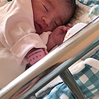 女宝宝。38+2孕检开两指 回家准备住院的东西  第二天凌晨一点多开始发动 去医院6.30开三指进产房 打无痛...