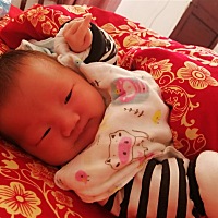 怎样让奶水多些呀！我的宝宝奶水都不够吃！急…