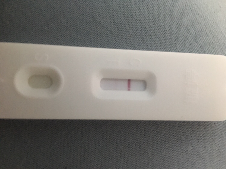上次经期16号开始，昨天和早晨测都是五六分钟有个浅浅的印子，放久了会加深，看说明书1-5分钟读取有效，是不是怀孕呀