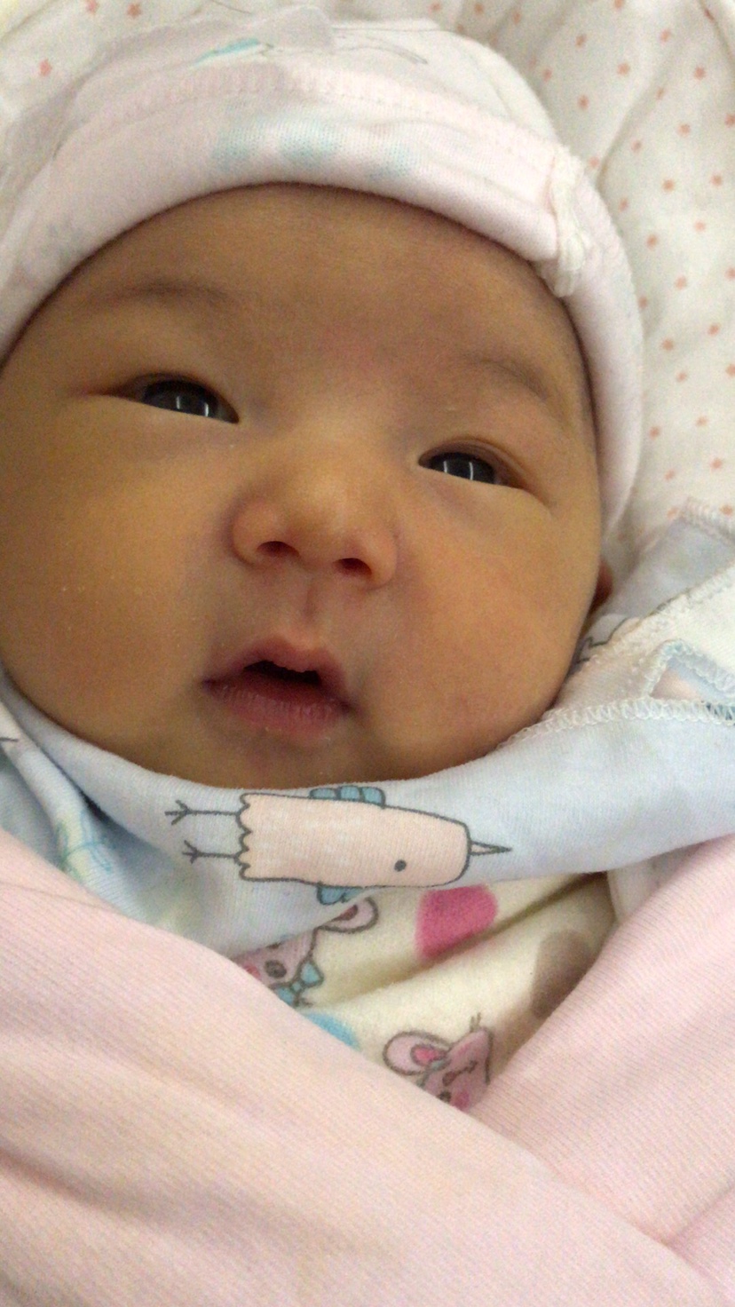 宝宝出生第5天的疼了22个小时，顺转剖3.55Kg女宝，疼得我发疯