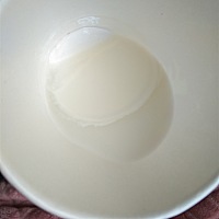 挤出来的母乳成这样是怎么回事？