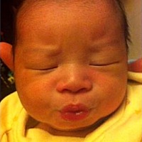 这位小朋友，小时候是真的丑啊，幸亏当时没扔掉😂😂