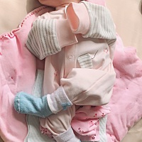 看看闺女的小睡姿 也是醉了🤣