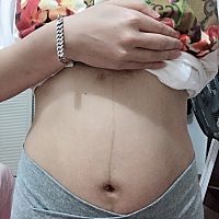 产后七天，忽略我凌乱的头发。