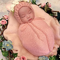 丸子被裹得紧紧的，睡的特别香。一解开就不配合了，还有一套超级乖的白色浴袍照都没有拍下来[捂脸][捂脸...