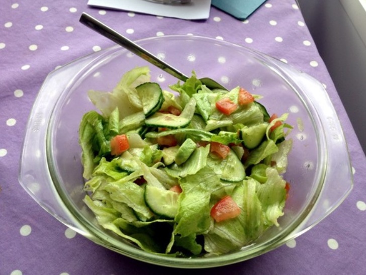 生菜沙拉，补充身体所需的膳食纤维
ˇ