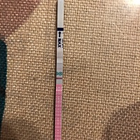 我是3.4号大姨妈来的，昨天测了一下没有排卵早上起来测了一下，出来有一条淡淡的，这是在排卵了吗