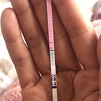 今天是排卵后的第七天或者第八天。排卵试纸还是弱阳。哎。估计又没戏了 准备月经过后去做检查了