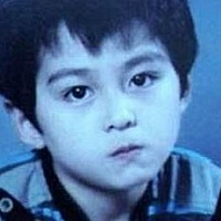 我知道了，儿子像爸爸，我的天，你俩就是一个模子里刻出来的😂😂