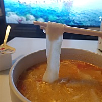 水晶面片，先垫垫肚子等老公回来吃火锅，心里酸溜溜的也不知道为什么，大概是孕期激素变化影响的情绪问题