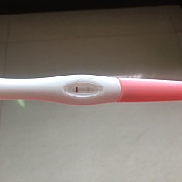 推迟11天，五天怕孕纸测的不准，又买了验孕笔测，测出来一样的，不过昨天有褐色分泌物，好担心啊！