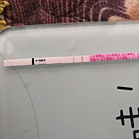 2.17末次，3.5排卵，目前例假推迟一天  验孕棒白板，排卵试纸这样 ，还有希望吗？ 图片是排卵试纸